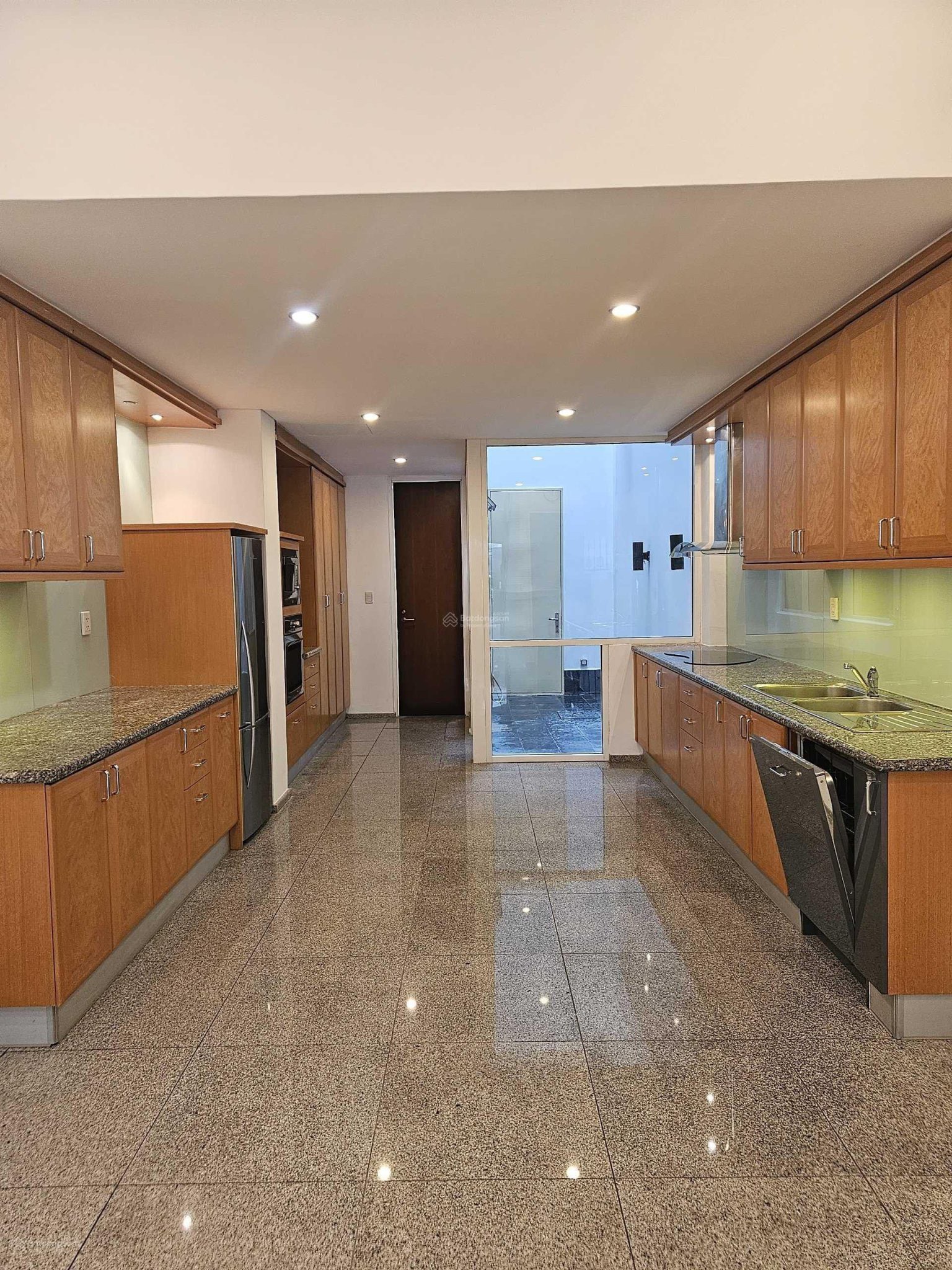 Cho thuê nhà hẻm xe hơi đường Võ Thị Sáu, phường Đa Kao, quận 1